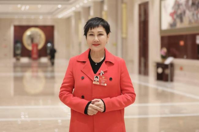 张凯丽建议出台演员签字措置见识