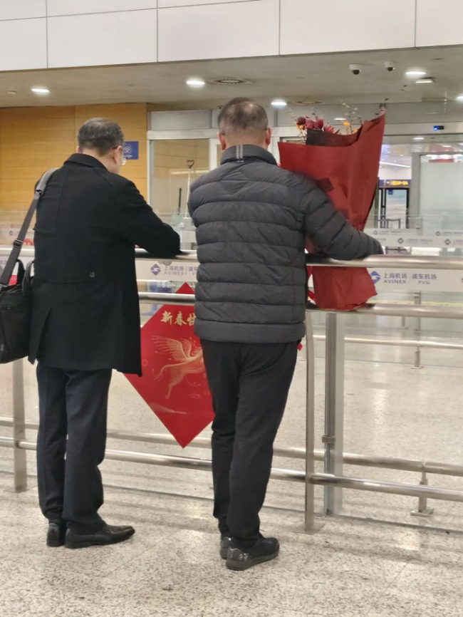 由迪拜飞往上海航班平安落地 中断数日航线恢复