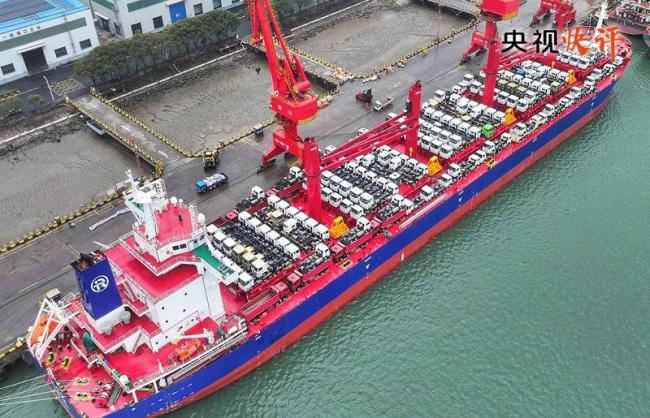 央视快评丨在研究新情况解决新问题上下功夫出经验