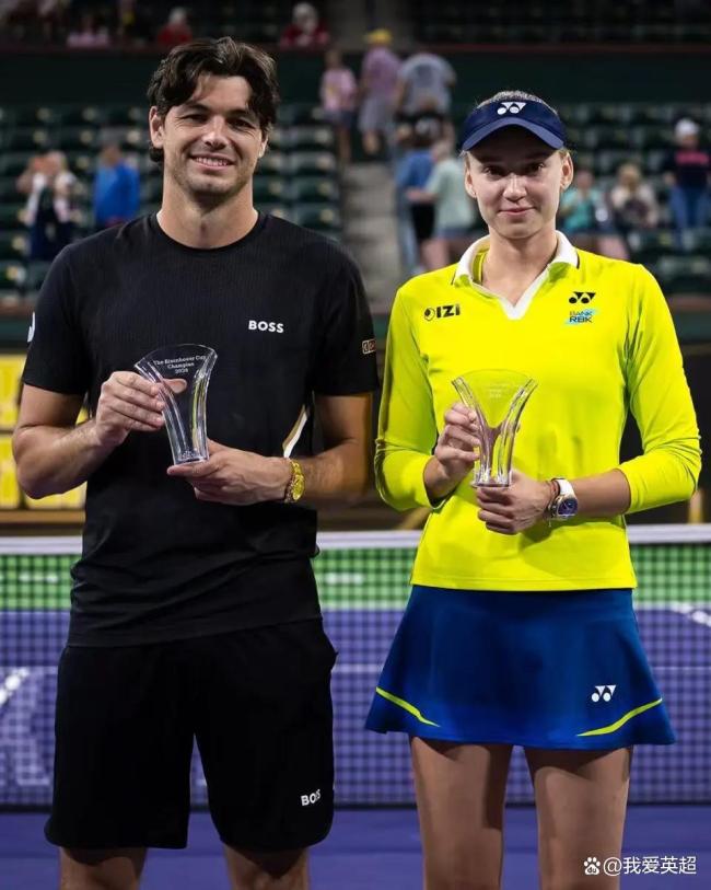 莱巴金娜颁奖环节遇“咸猪手” 球迷愤怒热议