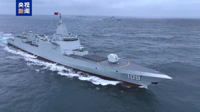 2艘“万吨大驱”亮相 逐梦深蓝再添新成员