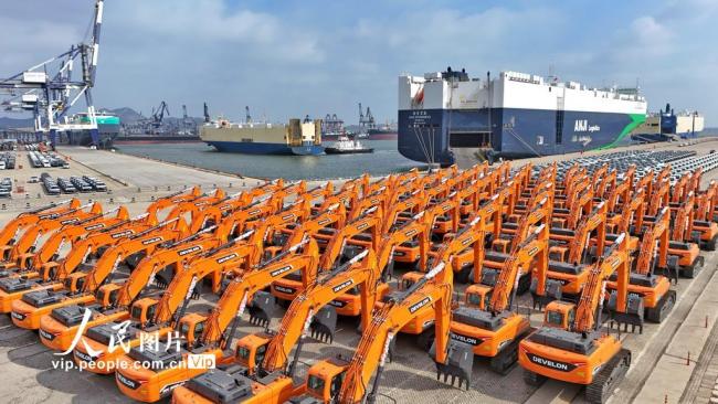 山东烟台：港口赋能 国产汽车顺畅“出海”