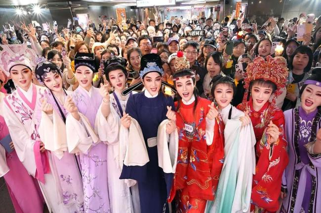 蔡浙飞代表谈120岁越剧正青春 古老艺术焕发新生