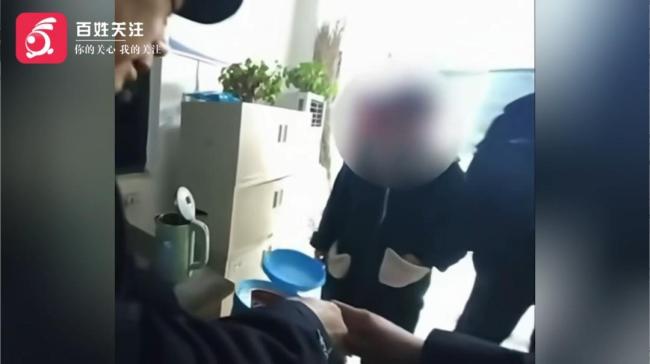 上万元藏罐子被误当垃圾丢掉 压岁钱失而复得