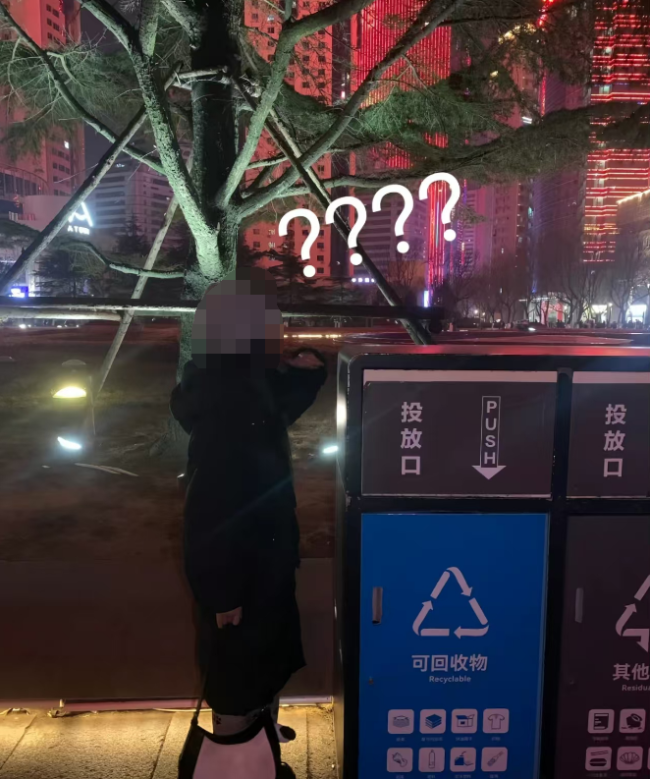 青岛“大高个垃圾桶”比人还高 网友纷纷合影留念
