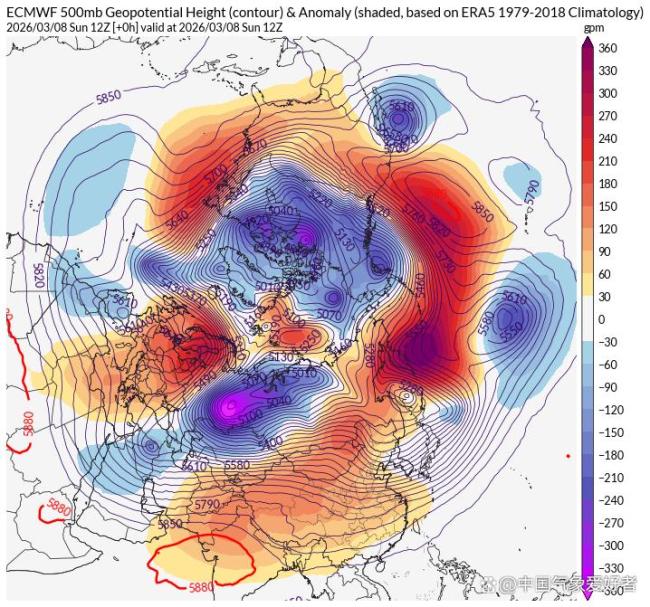 一颗巨大火球划过欧洲夜空：陨石碎片砸穿德国一房屋屋顶 居民躲过一劫 蓝色陨石引发关注