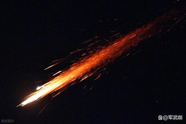 超大导弹砸向特拉维夫,以方求停战 伊朗精准打击引发全球关注