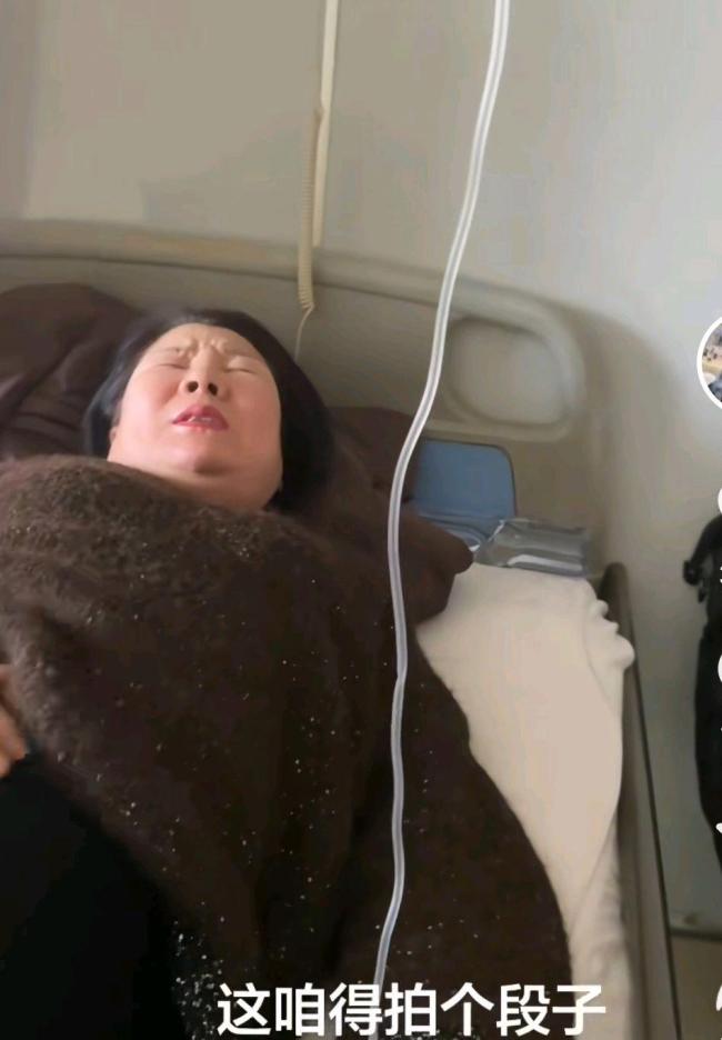 女子亲妈生病住院 后妈忙前忙后照顾 罕见和睦相处引发热议