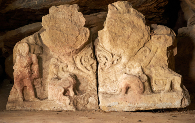 古蜀道唐代老君骑马像被涂颜料 珍贵文物遭破坏