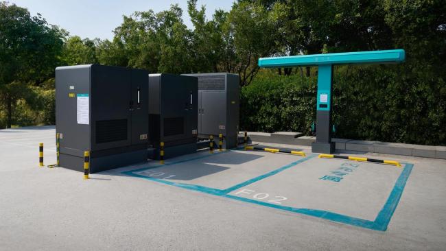 西安书记体验比亚迪“闪充”技术