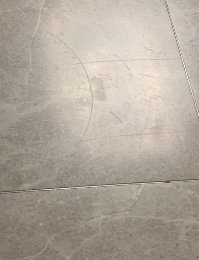 石头回应扫地机器人划出大面积划痕 消费者维权难