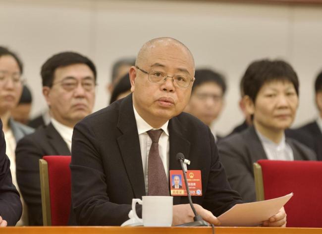 代表建议尽快发放无人驾驶L4和L5牌照