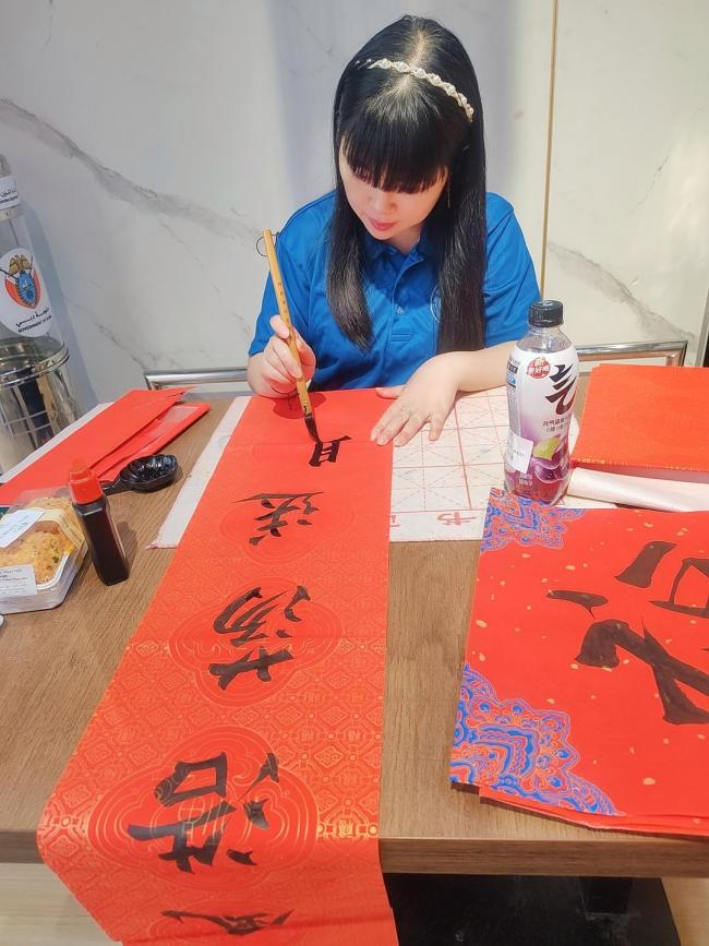 中国女教师在迪拜亲历战火：目睹美国领事馆附近区域起火