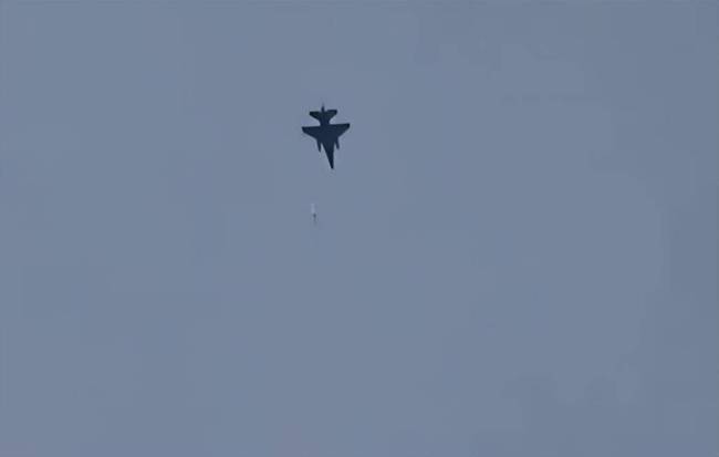 美军被伊朗“小摩托”炸到恍惚 中东战局反转