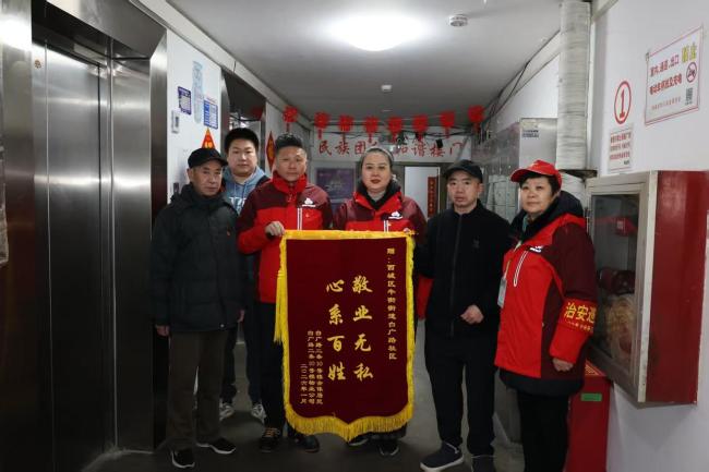 西城牛街老楼两部电梯焕新 居民喜迎便捷生活