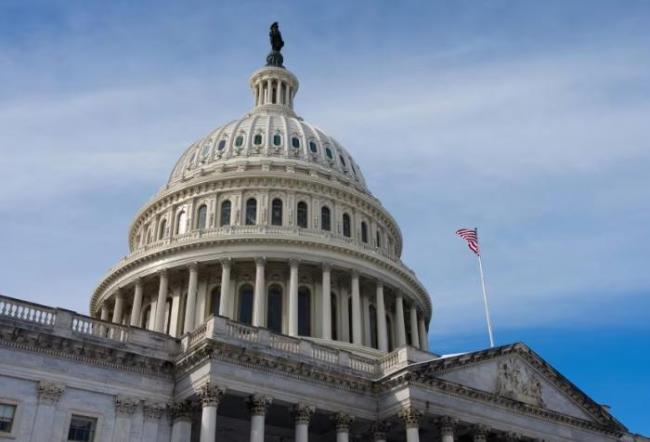 美国中期选举开战