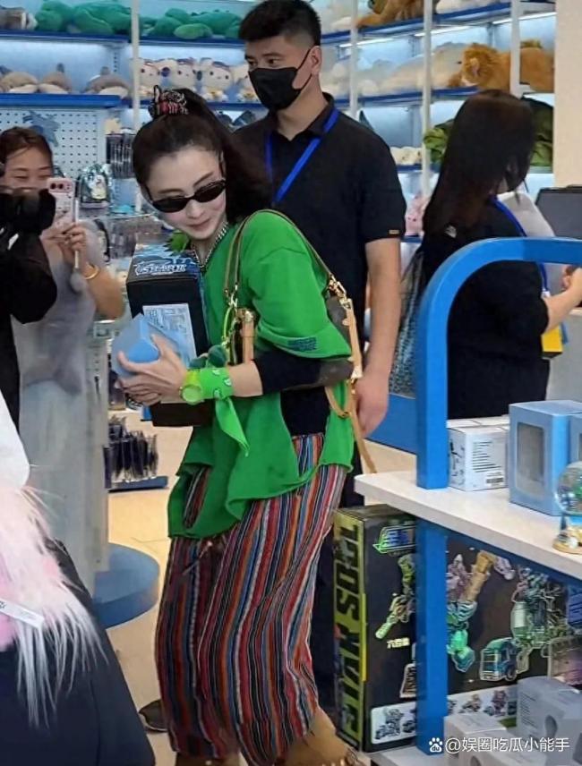 三亚偶遇张柏芝