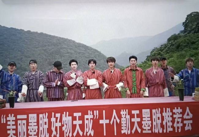 丁真控诉十个勤天