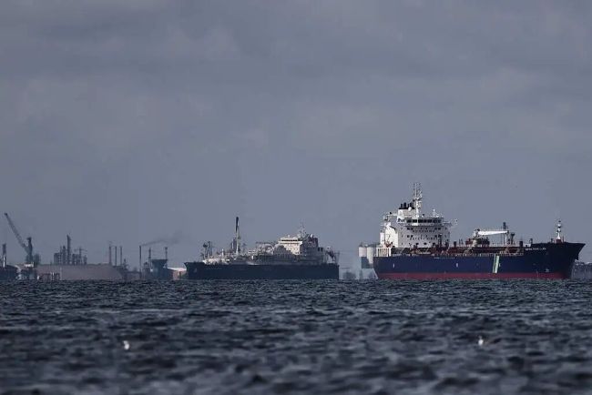 中东战事搅动油价，哪些资产受益？全球产业链格局重构