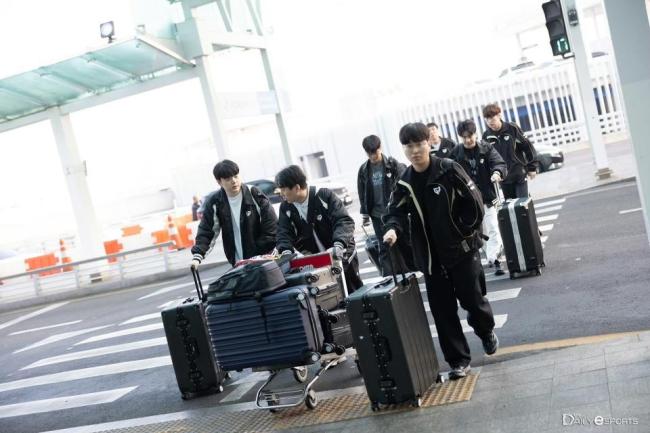 BLG出征全球先锋赛 精神饱满迎战强敌