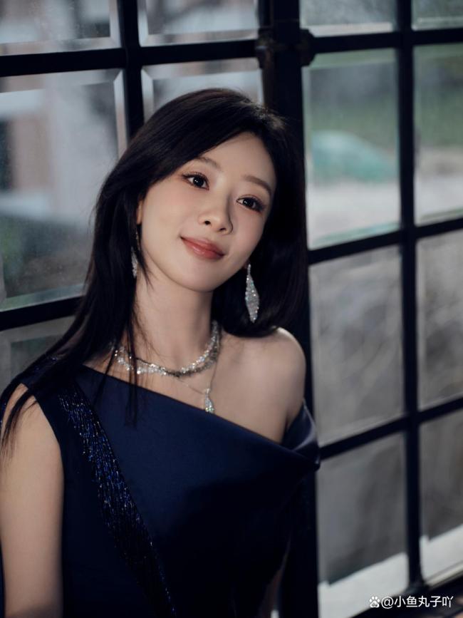 杨紫向品牌方赠汉服引咋舌 紫色好意思学再革命高