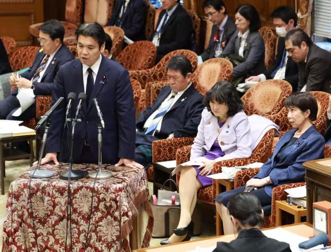 高市早苗让陷出轨丑闻官员用工作弥补