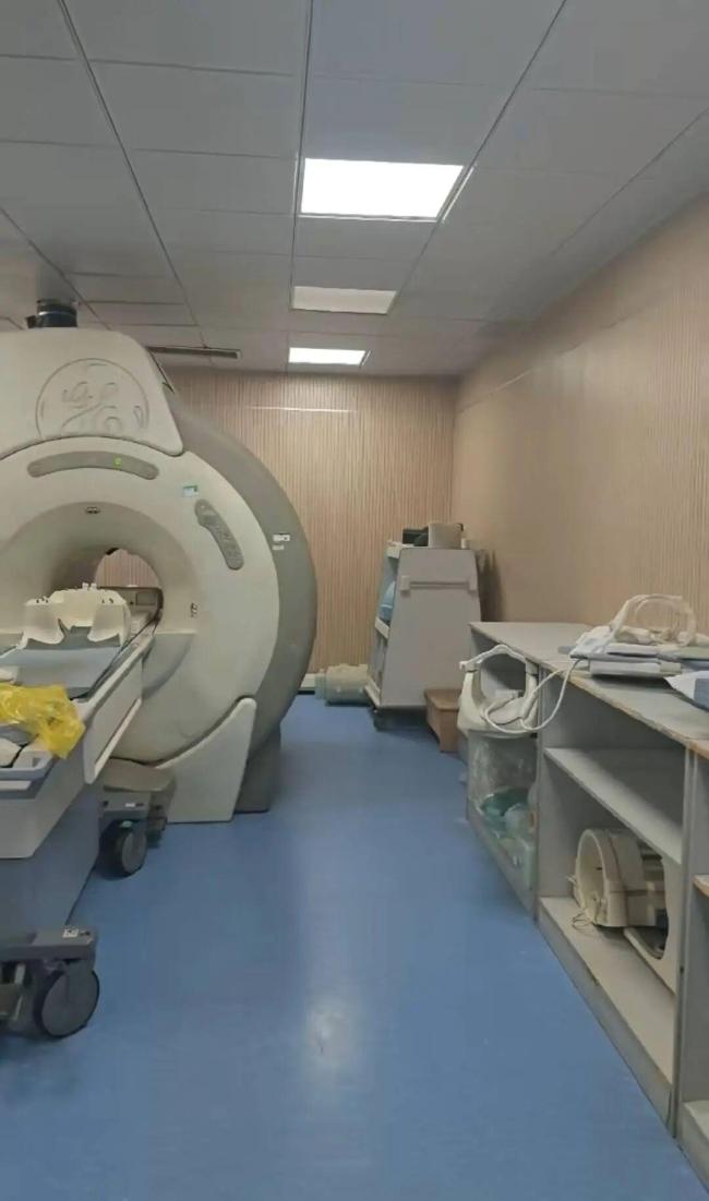 医院回应男子做核磁被忘一夜