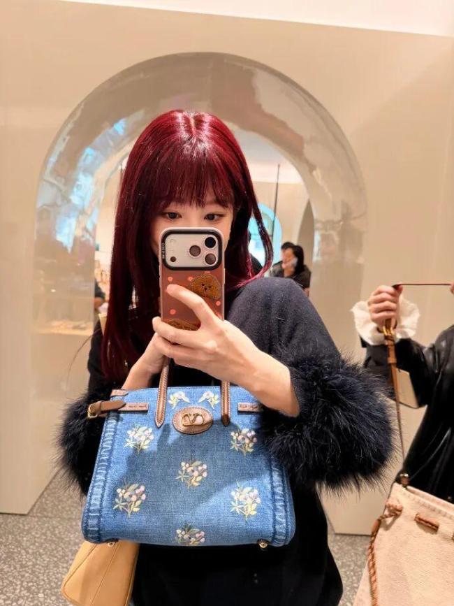 杨紫的红发是定制的 限定红色造型惊艳网友