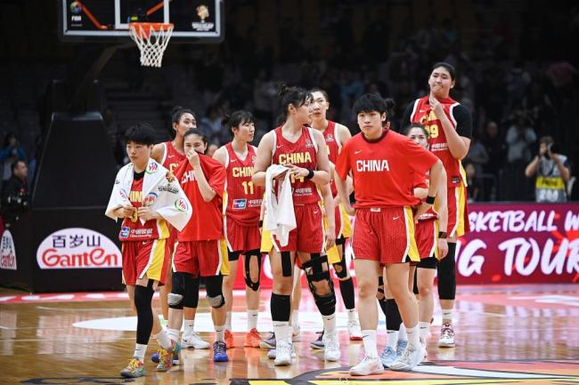 这支头重脚轻的中国女篮，重建之路需要时间
