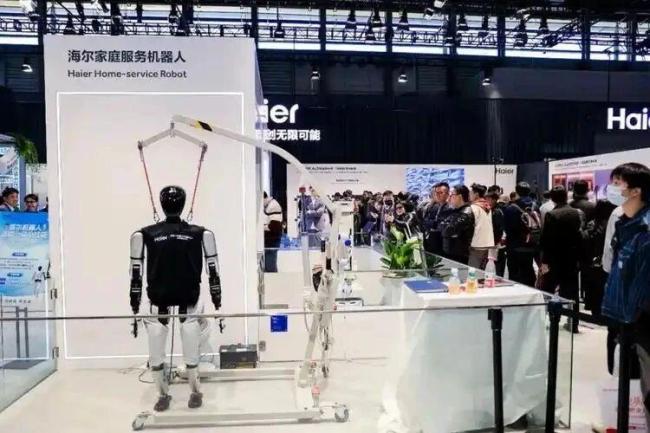 中国『机器人』️再解锁新技能 扫地『机器人』️长出手脚