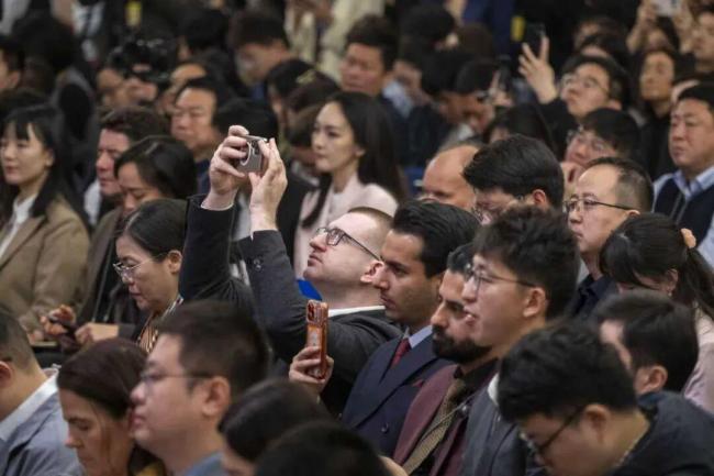 两会展现中国发展蓝图与动力 外交记者会受关注