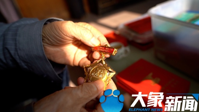 85岁核武专家称自己是幸福老头 用写作对抗生活