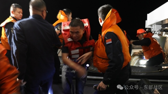 看到中国海军就感觉有救了 30分钟营救10渔民