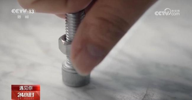 大爷历时5年为老伴“手搓”电梯 工程师式的浪漫