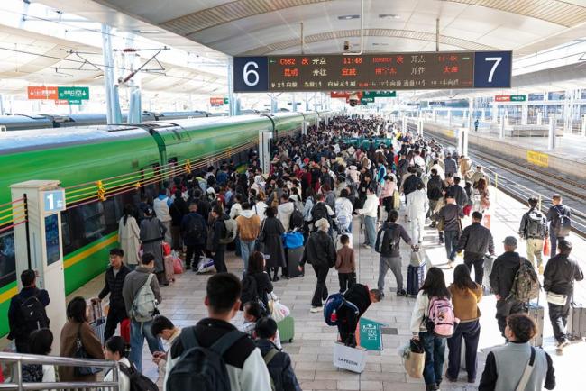 高铁上配置5000个“爱心便民凳” 提升春运出行体验