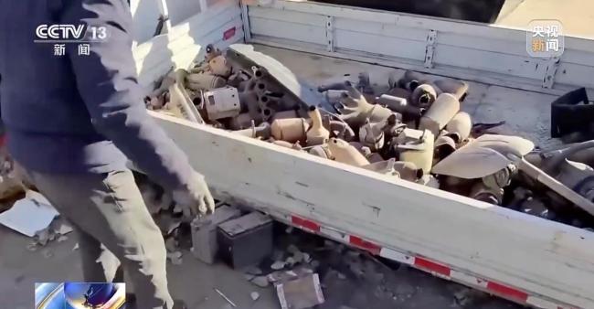 报废车黑产曝光:垃圾堆现上百个车牌,非法拆解产业链猖獗