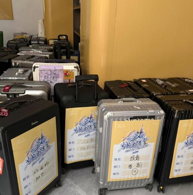 金莎孙丞潇录妻旅全程牵手 未婚情侣引发热议