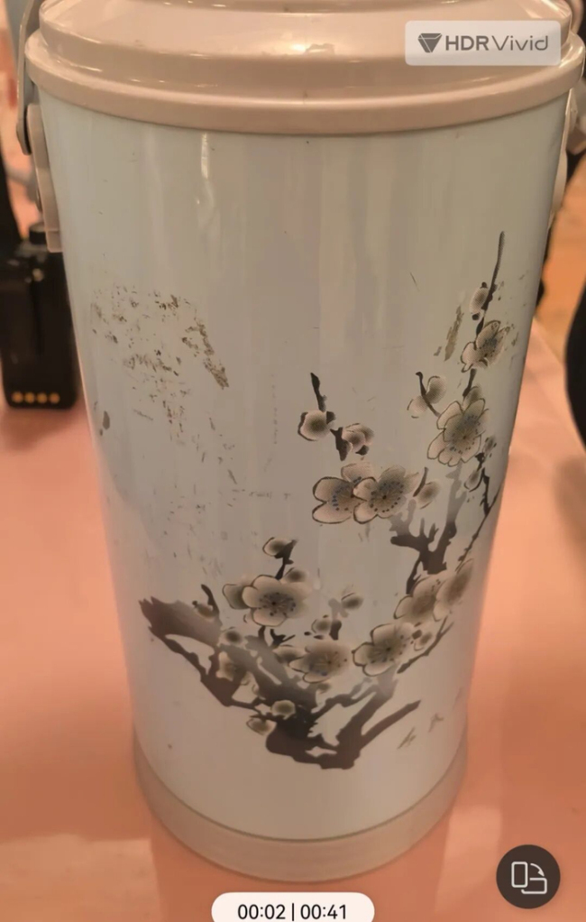 人民大会堂“过时”热水瓶火了 节俭本色引关注