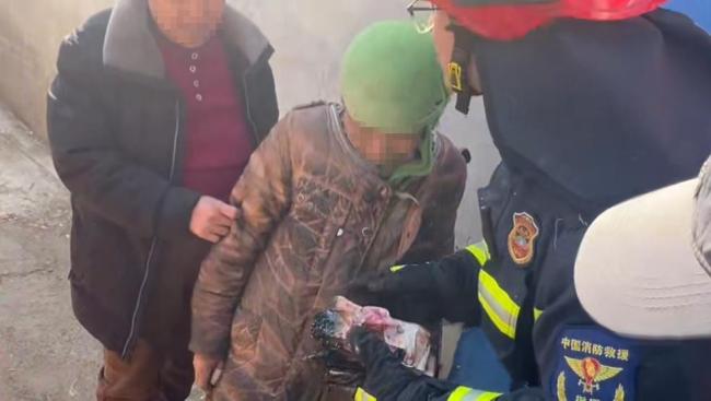 消防极速灭火为老人保住5万余元积蓄