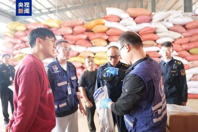 广西南宁调查处置“超硫八角”问题 严查市场晒场