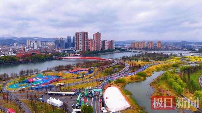 2026远安马拉松鸣枪开跑