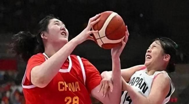女姚明打爆女KD的背后 张子宇的进步被身高所掩盖 篮不住嘴 巨人时代的困惑