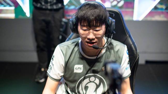 Rookie场外爆雷，LPL初代冠军崩盘！五人全部翻车，无一人能幸免 IG五虎集体塌房