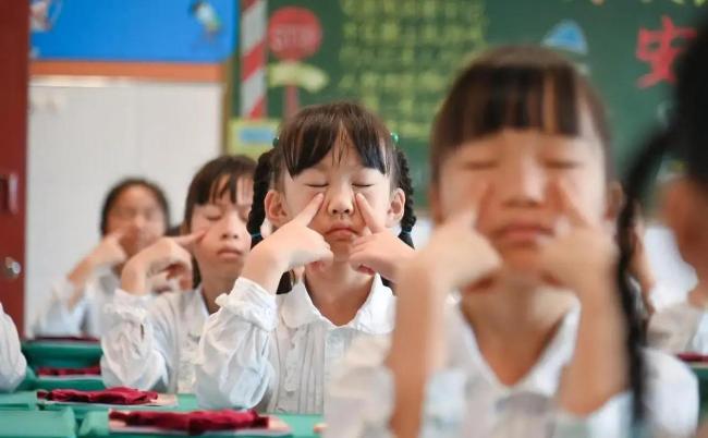 7亿近视人群背后藏着稳赚的行业 眼镜价格为何居高不下