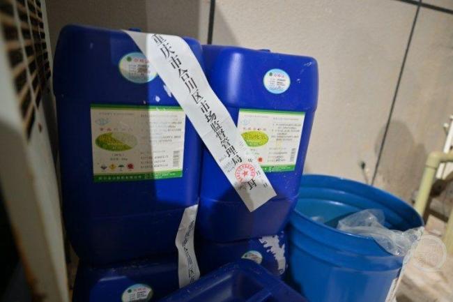 查获漂白鸡爪制作关键证据 涉案企业被立案调查