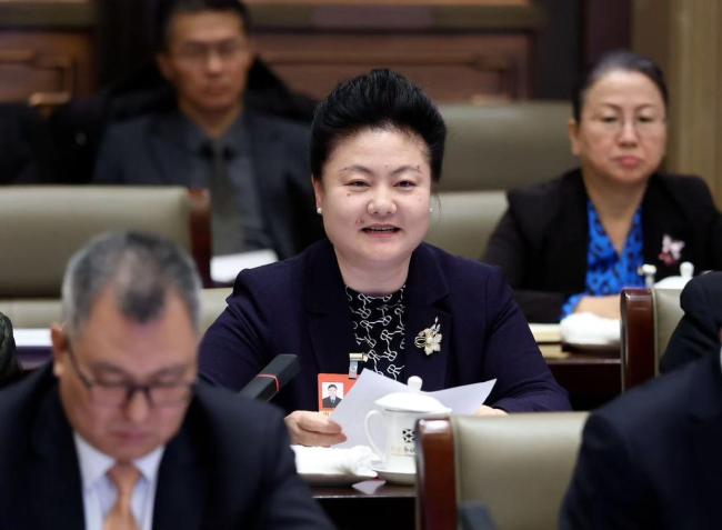 履职归来,北京公交集团电车分公司103路驾驶员何少花第一时间传递“两会”温度 践行两会精神服务为民