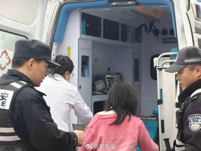 为救人好邻居拆墙让路 紧急救援彰显邻里情