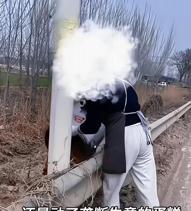 小伙卖卤肉饭被同行强行倒菜驱赶 工地食堂垄断争议引发关注