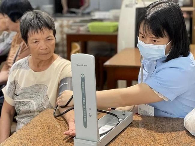 天气回暖，医师吩咐高血压患者：宁可看电视，也别松驰作念这4件事 春季血压需严慎科罚