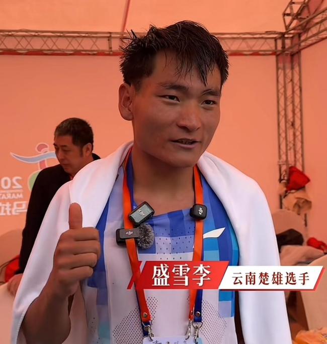 组委会谈“选手冲线时被拦” 裁判误判已谈歉